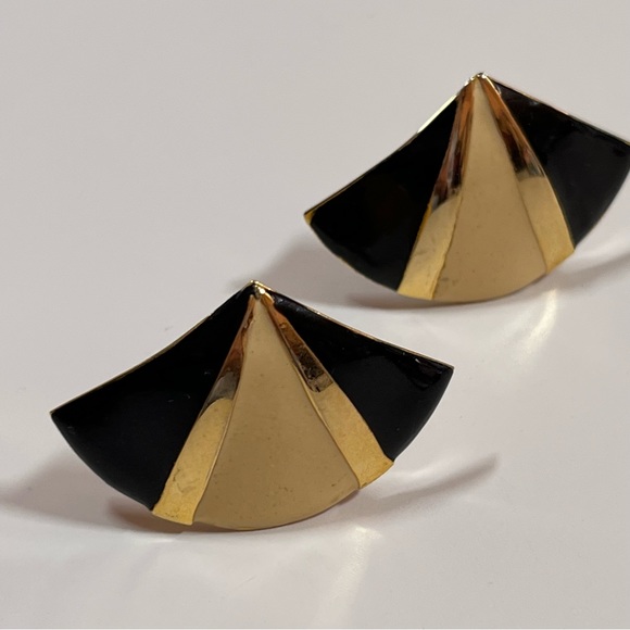 Vintage 80 90 Deco Black Cream Enamel Gold Fan Clip Earrings Retro - Picture 10 of 13